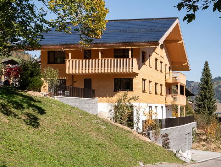 Mehrfamilienhaus, Truberholz, Wände, Brettschicht, Tradition, Zweisimmen, Berner Oberland, Zimmermann, Zimmerin, Projektleiter, Archithektur, Baubetreuung, Trub, Längengrund