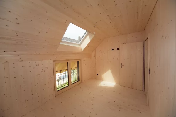 Wohnhaus Truberholzhaus Schalung aussen liegend Truberholzwände sichtbar, im Bad alles Holz inkl, Boden, in der Küche alles Holz inkl, Küchenboden Regionalität Truberholz Schweizer Holz Zimmermann Seeland